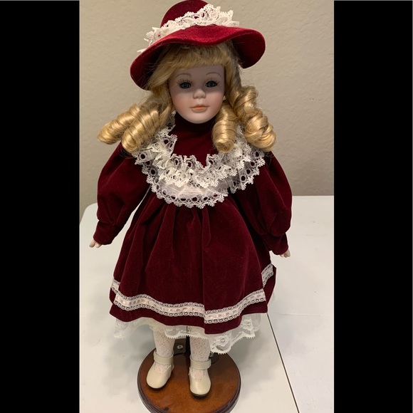 PORCELAIN DOLL VINTAGE 80's Beautiful 16" doll stand included EC Rare - Picture 3 of 15
